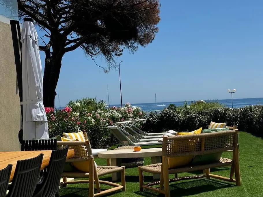 Villa Charmante Maison Face A La Mer Sainte-Maxime France