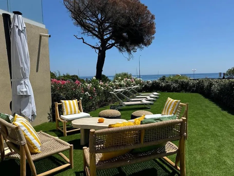 Charmante Maison Face A La Mer Sainte-Maxime 0*,